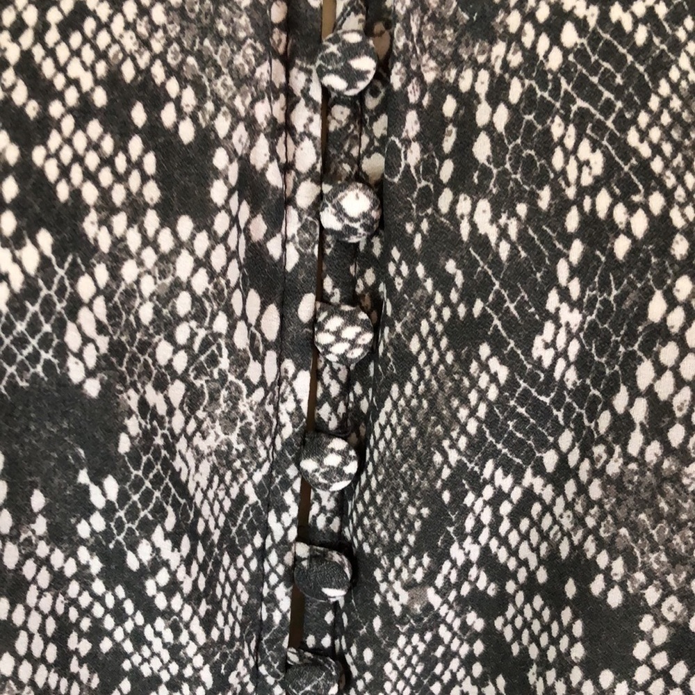 Free People Modern Muse Snakeskin Button Down Peasant Bouse Size Small - Picture 4 of 8
